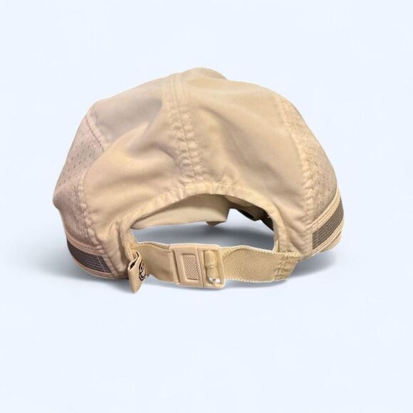 Life is Good white adjustable reflective running/cycling hat with Velcro pocket - Picture 5 of 8